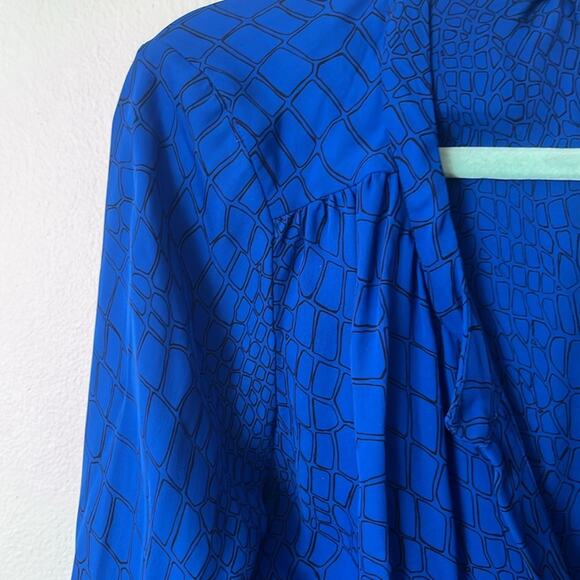 Babaton 100% silk button down blouse.  Size S - Picture 2 of 6